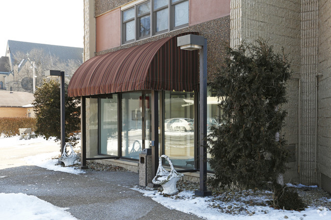 Foto del edificio - West Gate Manor