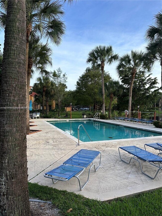 Foto del edificio - 10725 Cleary Blvd