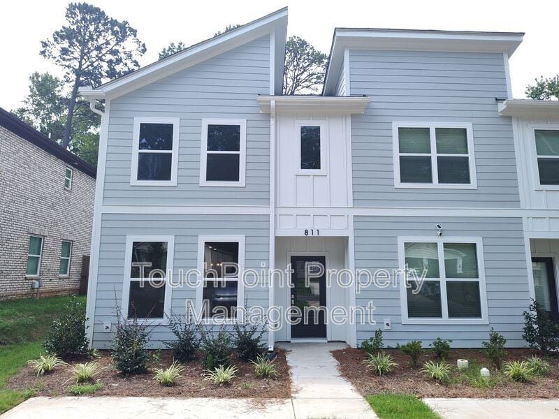 Primary Photo - 811 Justice Ave