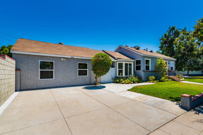 Building Photo - 1702 N Lima St