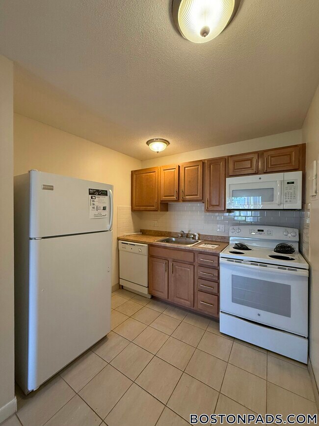 Building Photo - 90 Gardner St