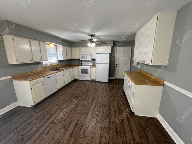 Building Photo - 103 Brownwood Cir