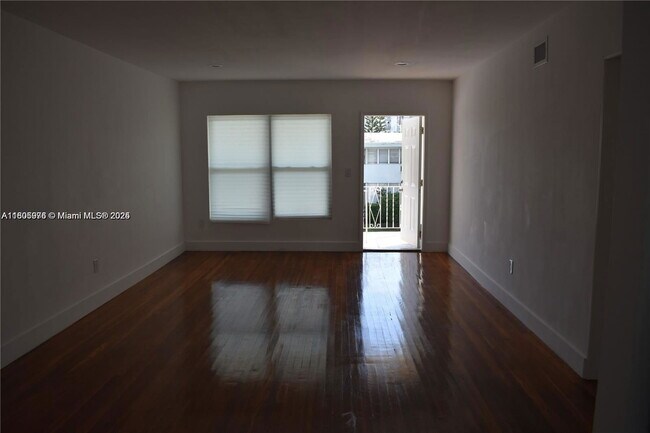 Foto del edificio - 9720 W Bay Harbor Dr