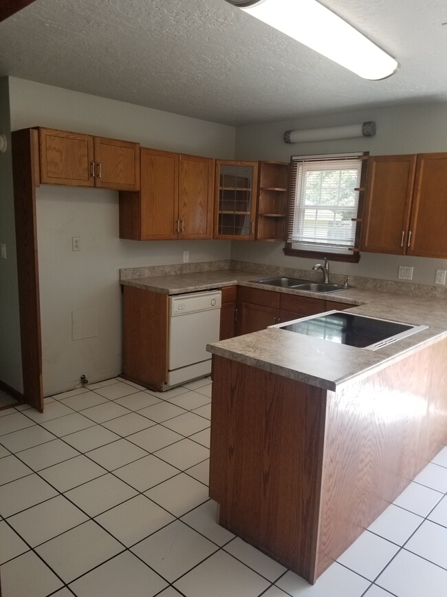 Kitchen - 1122 Fay Ave