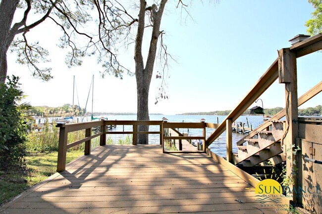 Foto del edificio - 906 Regatta Dr