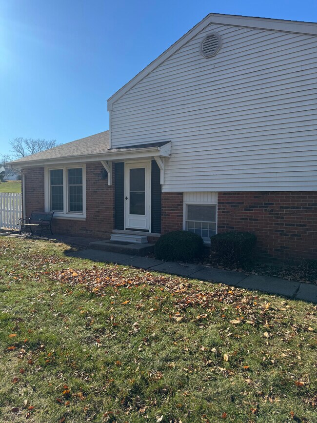 Foto del edificio - 295 Jamestown Rd