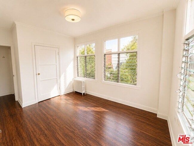 Building Photo - 634 S Gramercy Pl