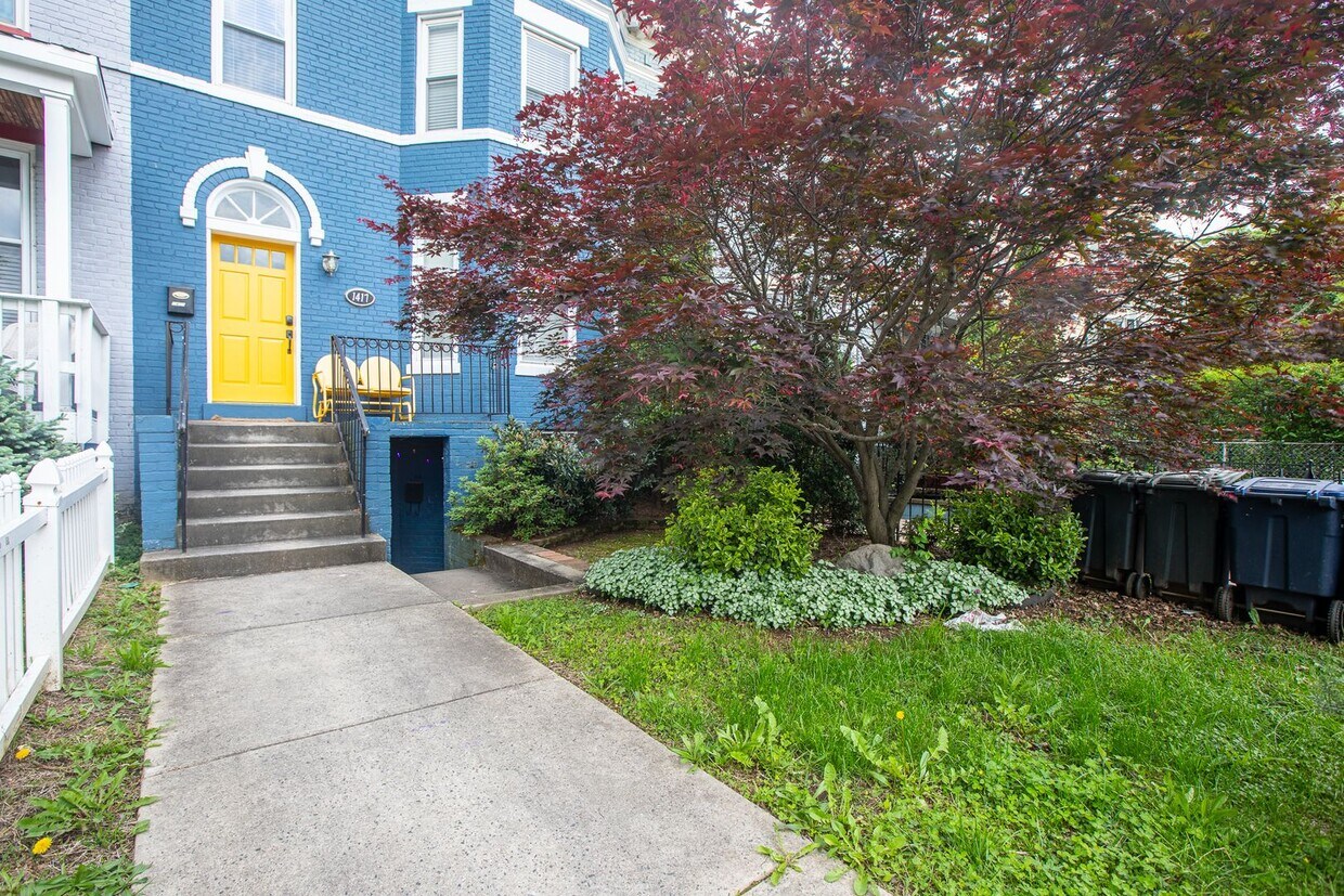 Foto principal - Stunning 2 BR/2 BA Apartment in Capitol Hill!