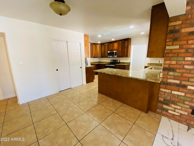 Foto del edificio - 1418 E Williams St