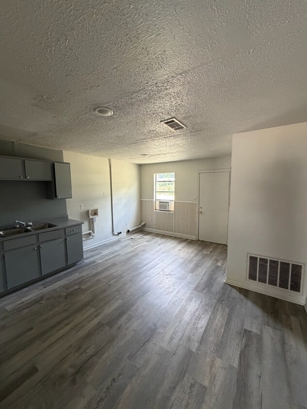 Building Photo - 216 Horton Dr