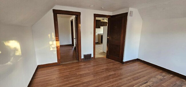 Building Photo - 2011 Monroe St