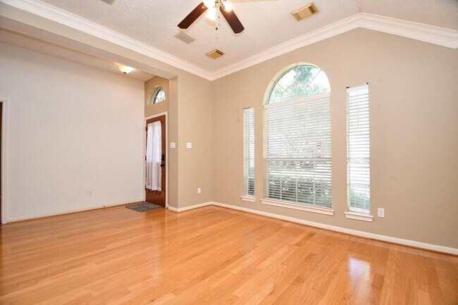 Foto del edificio - 1215 Wood Haven Ct