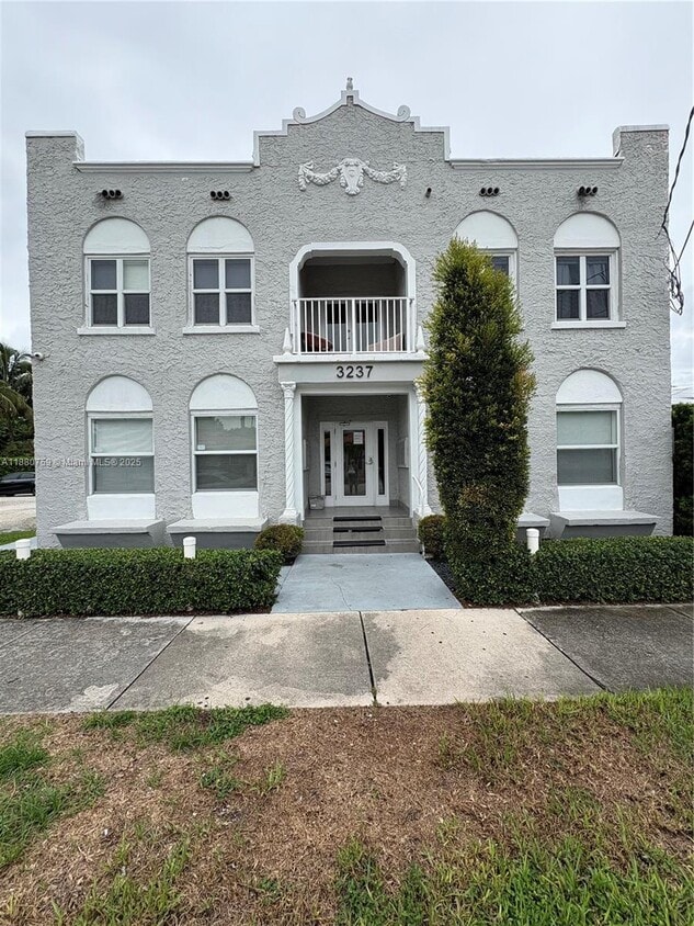 Primary Photo - 3237 SW 4th St