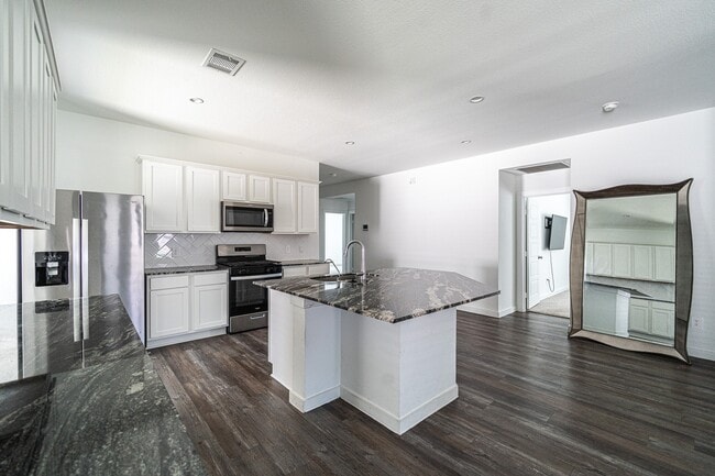 Building Photo - 8730 Anacua Dr