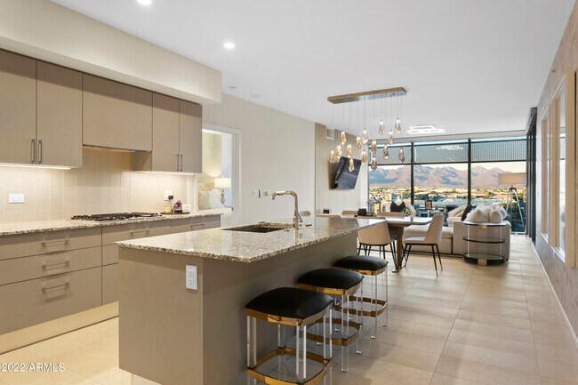Foto del edificio - 7180 E Kierland Blvd