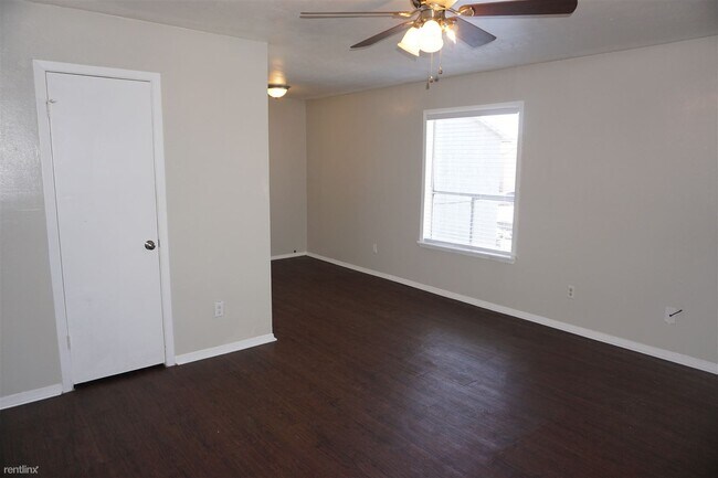 Foto del edificio - 2 br, 1 bath 4plex - 2703 Evergreen Cir D