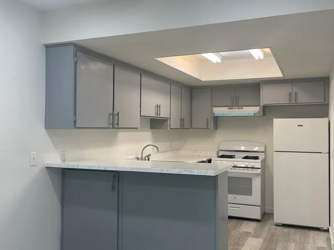 Foto del edificio - 369 W Bay St