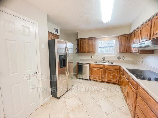 Building Photo - 539 Azalea Dr