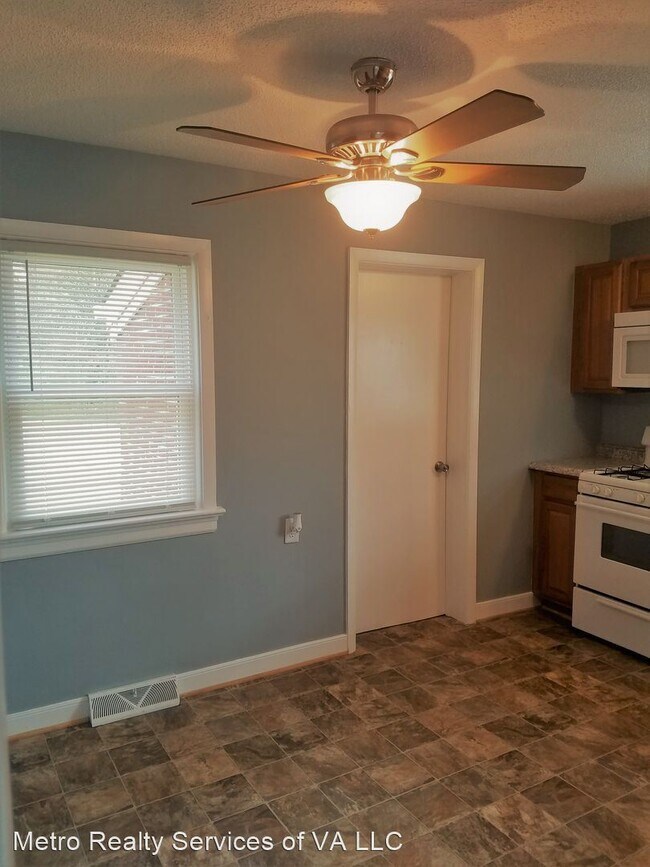 Building Photo - 3 br, 1 bath House - 4011 Fenwick Street