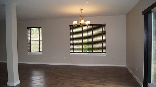 Building Photo - Lovely, upgraded DuPont home