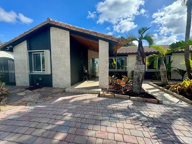 Foto del edificio - 6905 SW 148th Ct