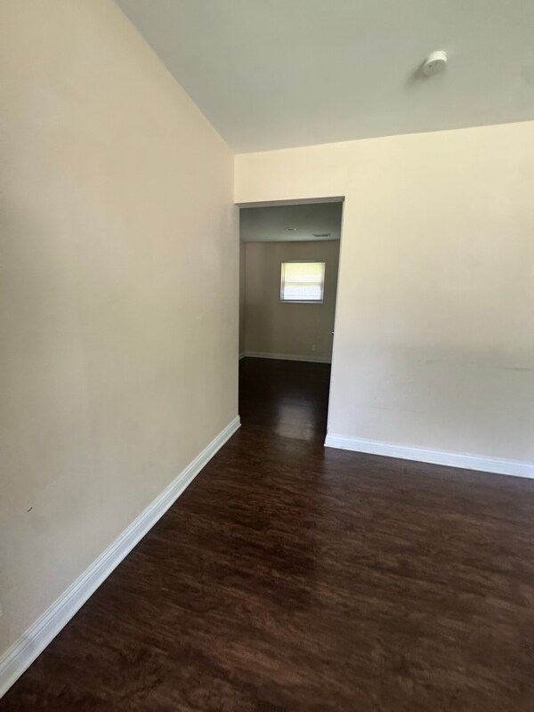 Foto del edificio - 1667 Costigan Dr