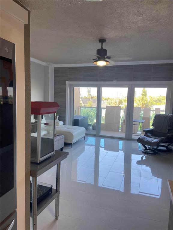 Building Photo - 880 Mandalay Ave