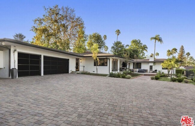 Building Photo - 4678 White Oak Ave
