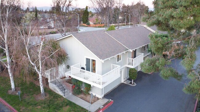 Foto del edificio - Beautiful Townhome in Northpoint Community in Cupertino!