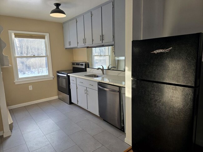 Building Photo - 38 Maxwell Dr