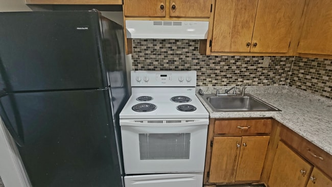 Building Photo - 3423 Ryburn Rd