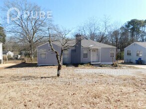 Building Photo - 909 5 Mile Rd