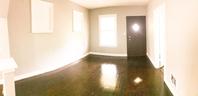 Building Photo - Beautiful 1+ bed S City Bungalow Central A/C Quiet Street