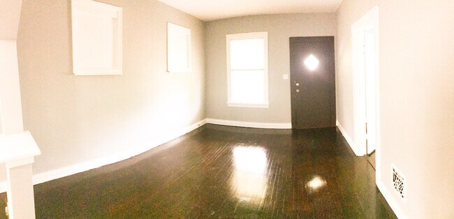 Foto del edificio - Beautiful 1+ bed S City Bungalow Central A/C Quiet Street