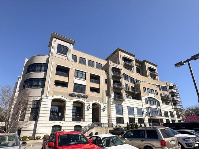 Building Photo - 401 W Watson St