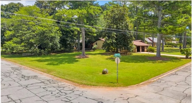 Photo - 3102 Claiborne Dr NW House