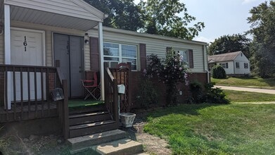 Building Photo - 161 1st St