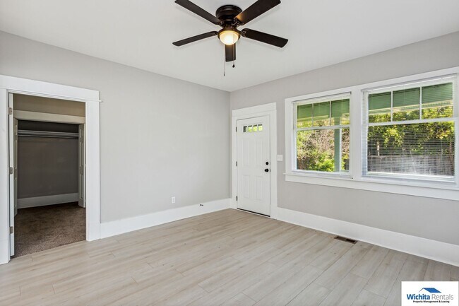 Foto del edificio - Large Bungalow  in College Hill - **Move in Special - 1/2 off first months rent**