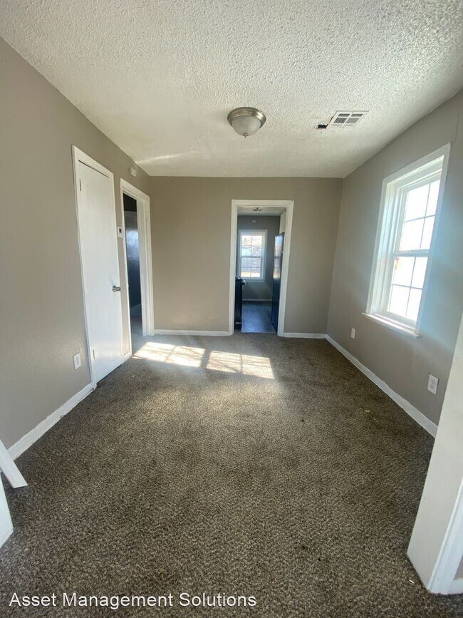 Building Photo - 3 br, 2 bath House - 824 W 2nd St.