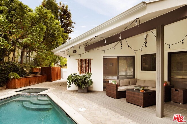 Foto del edificio - 303 Mavis Dr