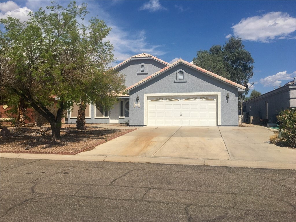 Primary Photo - 5714 Desert Lakes Dr