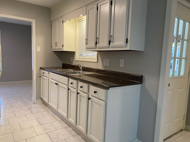 Building Photo - 31 Leewood Cv