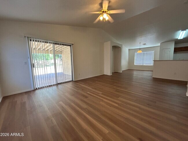 Foto del edificio - 11426 W Virginia Ave