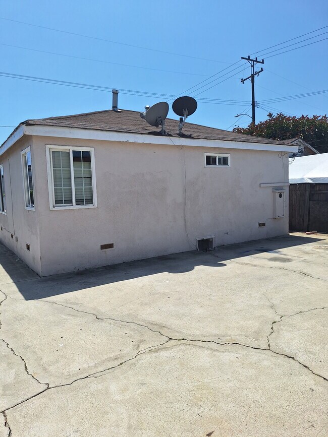 Foto del edificio - 4577 W 166th St