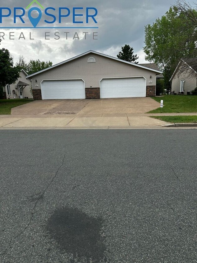Foto del edificio - Spacious 2 Bedroom 2 Bath in Eau Claire