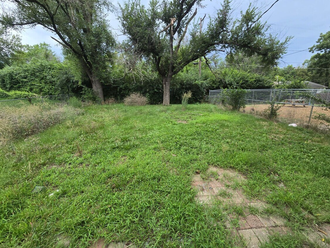 Foto principal - Charming 3 bed 1 bath!