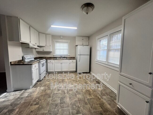 Foto del edificio - 1703 Foxwood Dr