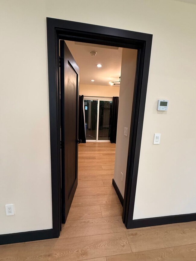 Foto del edificio - 7309 Yarmouth Ave