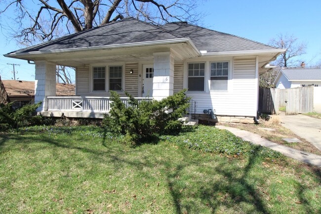 Building Photo - 2 Bedroom 1 Bath Home In Brookside