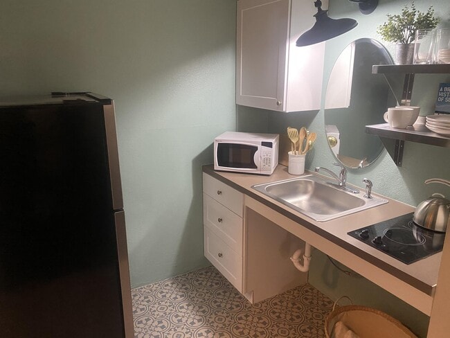 Building Photo - 3020 S 6th Ave